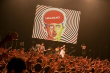 SAKANAMON「SAKANAMON MADOGI WAORLD TOUR」東京・赤坂BLITZ公演の様子。（photo by taku fujii）