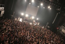 SAKANAMON「SAKANAMON MADOGI WAORLD TOUR」東京・赤坂BLITZ公演の様子。（photo by taku fujii）