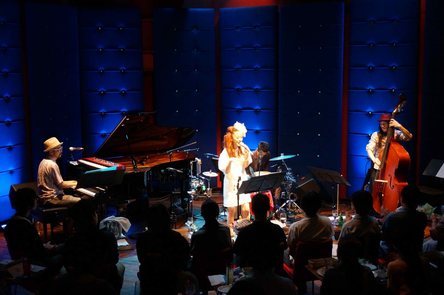 「Azumi Presents『Love Lounge』vol.3 Spring ～15th～ Anniversary Year Special～」の様子。