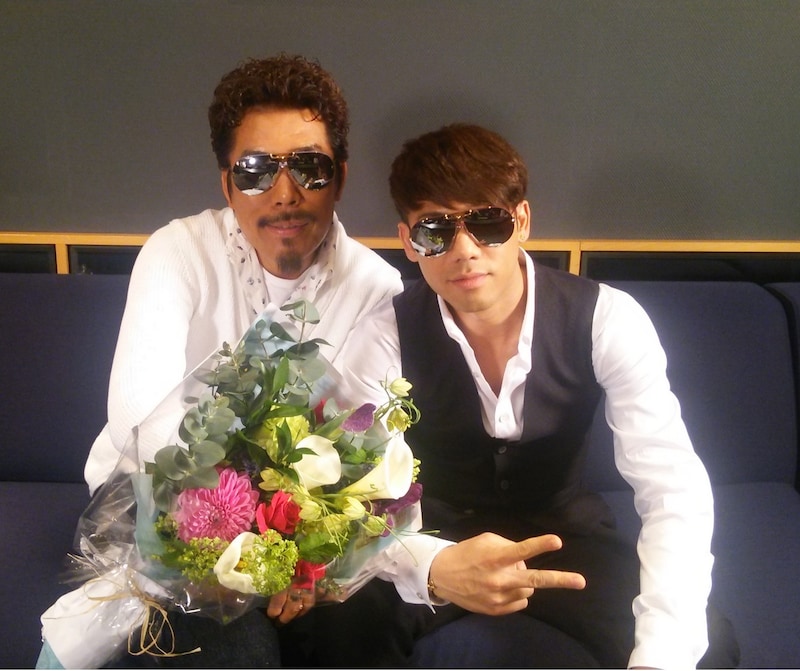 左から鈴木雅之、川畑要。