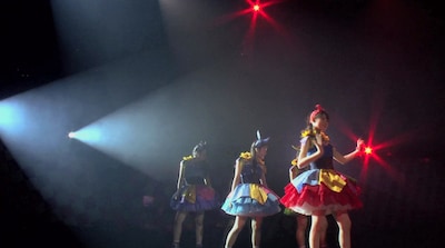 チームしゃちほこ「エンジョイ人生」ビデオクリップのワンシーン。