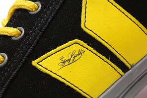 「MACBETH×NAMBA ELIOT PREMIUM」にプリントされた「Stay Gold」の文字。