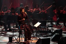 平井堅「Ken's Bar 15th Anniversary Special！Vol.4」1st STAGEの様子。