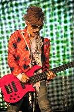 tetsuya（L'Arc-en-Ciel / B）