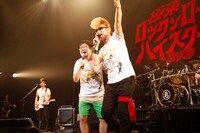 「I love you & I need you ふくしま」を歌う山口隆と綾小路翔。