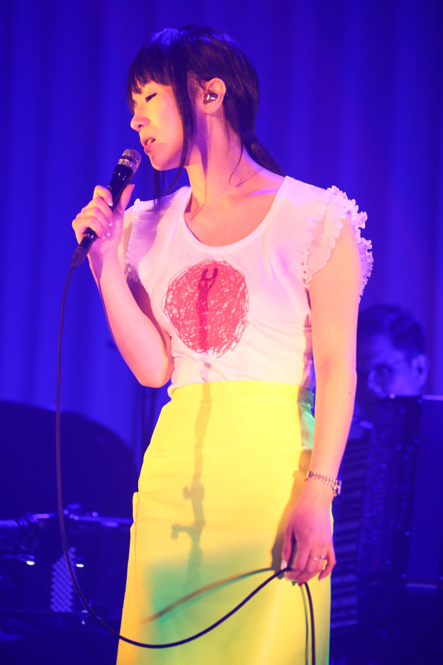 椎名林檎。「ちょっとしたレコ発2014 ～横浜港へ逆輸入～」5月26日公演の様子。（撮影：外山繁）