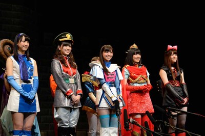 左から松井玲奈、白石麻衣、西野七瀬、生田絵梨花、松村沙友理。