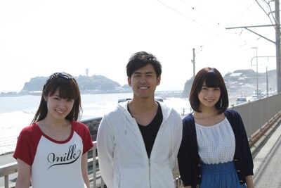 左から高山一実、K、深川麻衣。