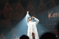 平井堅「Ken's Bar 15th Anniversary Special！Vol.4」2nd STAGEの様子。