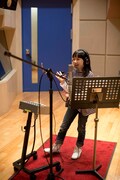 レコーディングに挑む芦田愛菜。