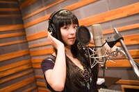 2ndシングルのレコーディングに挑む寺嶋由芙。