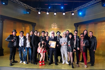 内田裕也 feat. 指原莉乃「シェキナベイベー」のビデオクリップ撮影に集まった豪華メンバー。