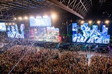 MAN WITH A MISSION「Tales of Purefly Tour 2014」千葉・幕張メッセ公演の様子。