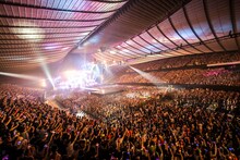 AAA「AAA ARENA TOUR 2014 -Gold Symphony-」国立代々木競技場第一体育館公演の様子。