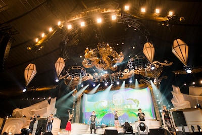 AAA「AAA ARENA TOUR 2014 -Gold Symphony-」国立代々木競技場第一体育館公演の様子。