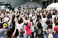 高橋優「高橋優『太陽と花』発売記念スペシャルフリーライブ」の様子。