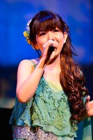 牧野由依「Yui Makino Concert “Re: あのぉ～、新曲はいつですか？”」の様子。