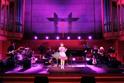 牧野由依（写真はワンマンライブ「Yui Makino Concert “Re: あのぉ～、新曲はいつですか？”」の様子）