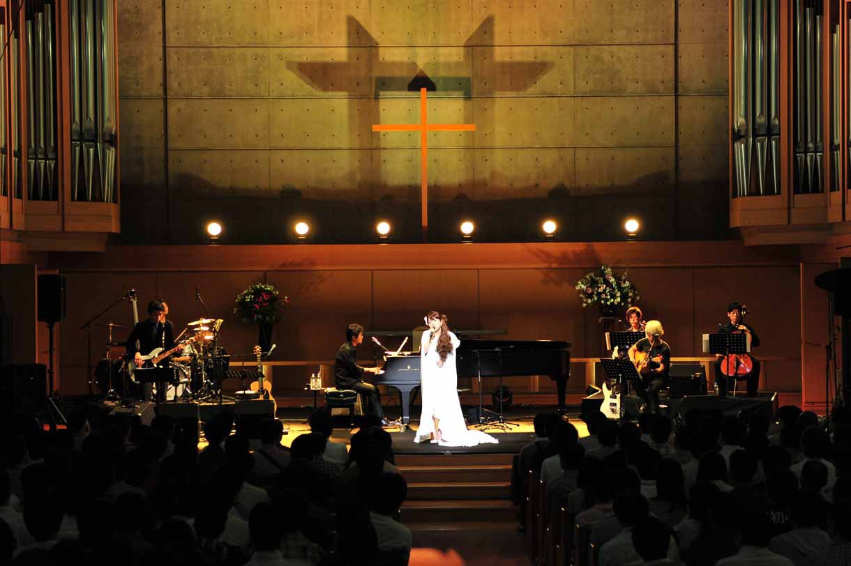 牧野由依「Yui Makino Concert “Re: あのぉ～、新曲はいつですか？”」の様子。