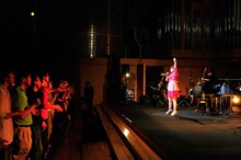 牧野由依「Yui Makino Concert “Re: あのぉ～、新曲はいつですか？”」の様子。