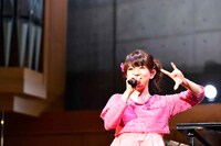 牧野由依「Yui Makino Concert “Re: あのぉ～、新曲はいつですか？”」の様子。