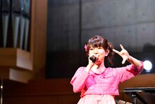 牧野由依「Yui Makino Concert “Re: あのぉ～、新曲はいつですか？”」の様子。