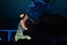 牧野由依「Yui Makino Concert “Re: あのぉ～、新曲はいつですか？”」の様子。