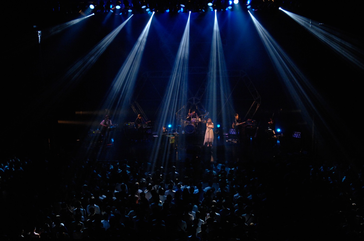 SawanoHiroyuki[nZk]:Aimer「UnChild」東京公演の様子。