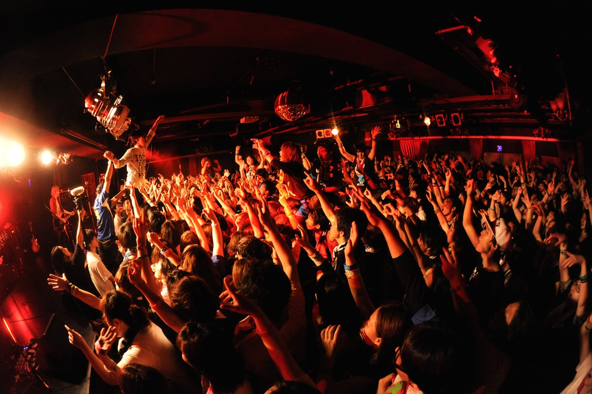BLUE ENCOUNT「DESTINATION IS "PLACE"」Music Club JANUS公演の様子。（撮影：藤川正典）