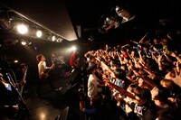 BLUE ENCOUNT「DESTINATION IS "PLACE"」Music Club JANUS公演の様子。（撮影：中村和史）