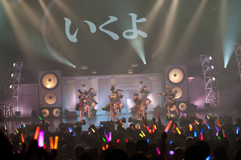 「アップアップガールズ（仮）1st全国ツアー アプガ第二章（仮）進軍～中野サンプラザ 超決戦～」の様子。