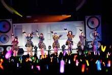 「アップアップガールズ（仮）1st全国ツアー アプガ第二章（仮）進軍～中野サンプラザ 超決戦～」の様子。