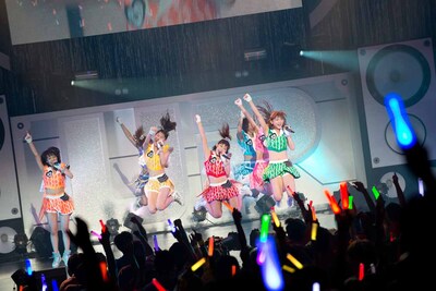 「アップアップガールズ（仮）1st全国ツアー アプガ第二章（仮）進軍～中野サンプラザ 超決戦～」の様子。