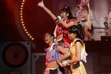 「アップアップガールズ（仮）1st全国ツアー アプガ第二章（仮）進軍～中野サンプラザ 超決戦～」の様子。