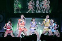 「アップアップガールズ（仮）1st全国ツアー アプガ第二章（仮）進軍～中野サンプラザ 超決戦～」の様子。