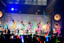 「アップアップガールズ（仮）1st全国ツアー アプガ第二章（仮）進軍～中野サンプラザ 超決戦～」の様子。