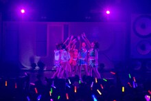 「アップアップガールズ（仮）1st全国ツアー アプガ第二章（仮）進軍～中野サンプラザ 超決戦～」の様子。