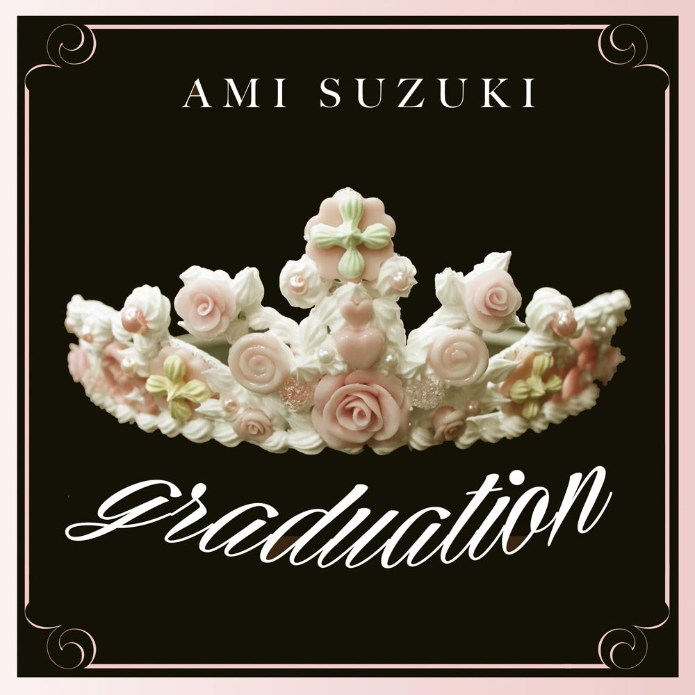 鈴木亜美「graduation」ジャケット。ティアラのようなオブジェは、スイーツデコの技術をアートに昇華させた第一人者・渡辺おさむによるもの。