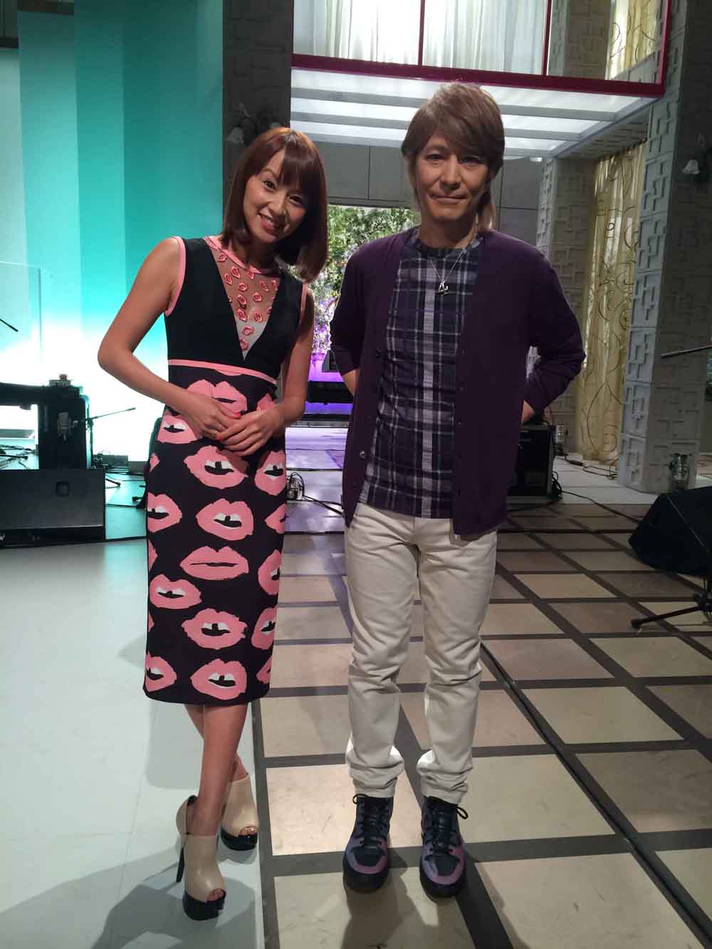 4月18日（金）放送のフジテレビ系「僕らの音楽」にて共演した鈴木亜美と小室哲哉。