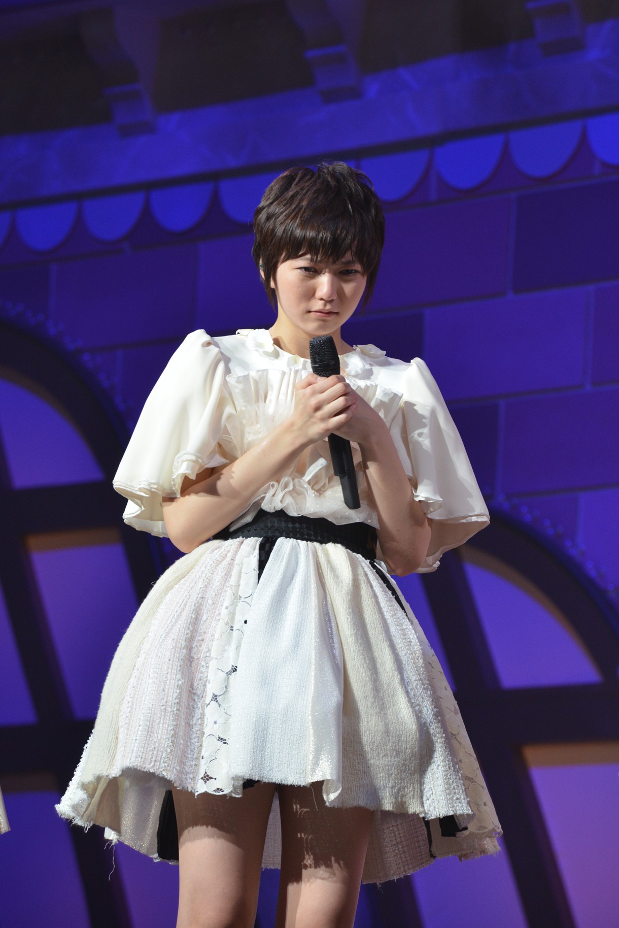 安本彩花