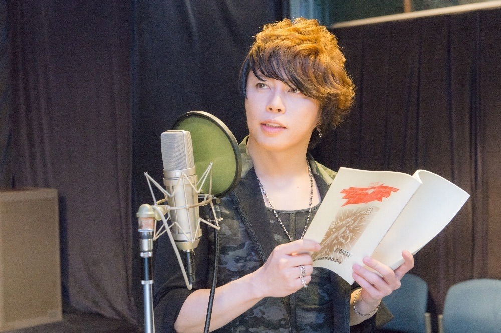 アフレコ中のT.M.Revolution。