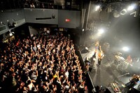 「ザ・チャレンジ×D.W.ニコルズ ダブルリリースパーティー」の様子。