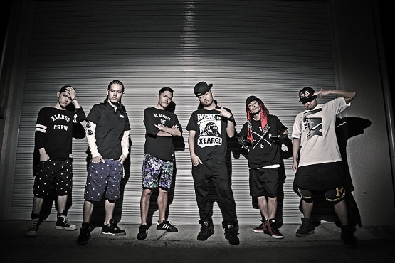 「GRAND MASTER」所属アーティスト。左から2WINの2人、Zeebra、EGO、SHOW GUNのメンバー2人。