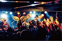 「THE ORAL CIGARETTES ワンマンライブ～新都東京へ攻め込む（から同時に古都奈良で初ワンマンやっちゃうよ！）の巻～」の様子。（撮影：河上良）