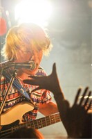 あきらかにあきら（B, Cho / THE ORAL CIGARETTES）（撮影：河上良）