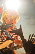 あきらかにあきら（B, Cho / THE ORAL CIGARETTES）（撮影：河上良）