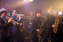 左からNARGO（Tp）、北原雅彦（Tb）、GAMO（Tenor sax）、谷中敦（Baritone Sax）。（撮影：柴田恵理）