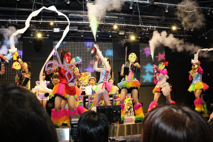 「TAKEROCK FES at AKASAKA BLITZ緊急記者会見」の様子。