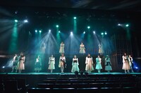 舞台「演劇女子部 ミュージカル『LILIUM -リリウム 少女純潔歌劇-』」の様子。