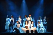 舞台「演劇女子部 ミュージカル『LILIUM -リリウム 少女純潔歌劇-』」の様子。
